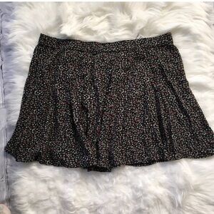 American Eagle print mini skater skirt junior.
Size XL junior. Elastic waist.